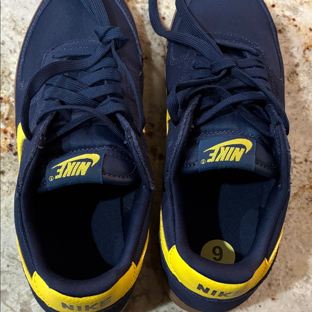Nike Women’s Field General Sneakers - Picture 4 of 7